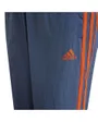 Un pantalon de survêtement tissé sport conçu en matériaux recyclés. Enfant B CB
