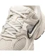 Chaussures Femme W NIKE V5 RNR Beige