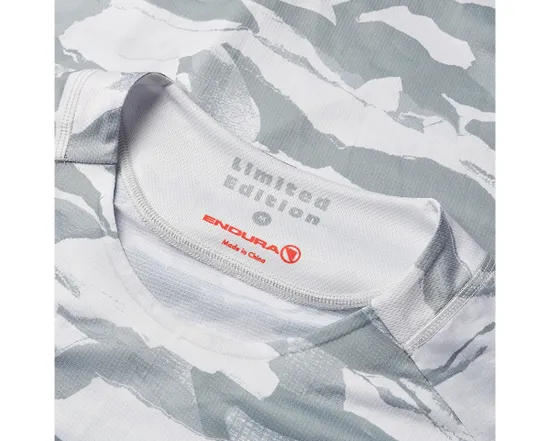 T-shirt manches courtes Homme MOUNTAIN CAMO LIMITED EDITION PRINT Gris